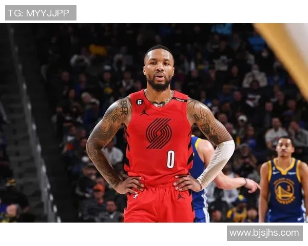 利拉德赛场细微动作引发热议 球迷纷纷讨论背后深意