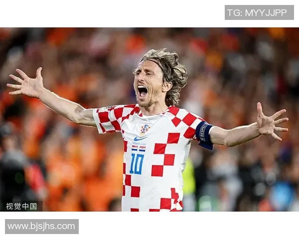 莫德里奇赛场爆发小插曲，裁判如何处理？