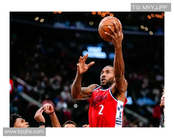 走进球星幕后日常揭秘还原赛场之外的真实生活瞬间 走进球星幕后日常揭秘还原赛场之外的真实生活瞬间