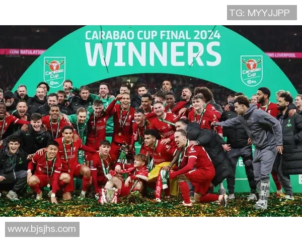 利物浦赛场突发小插曲 裁判果断应对确保比赛正常进行